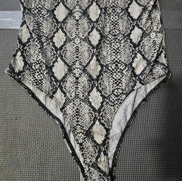 Snakeskin Bodysuit - Picture 3 of 4